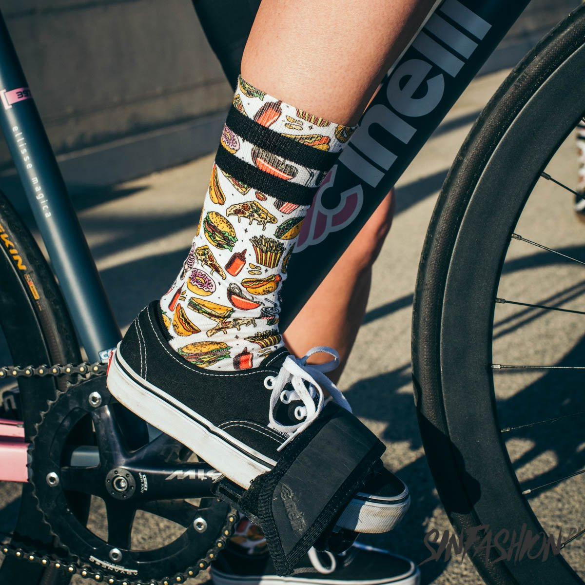 Skarpetki American Socks  Junk Food Mid High Signature