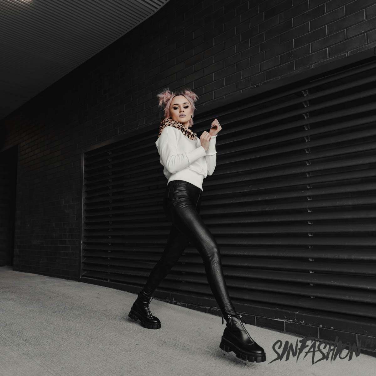 Bluza Z Kapturem Miss Hyde White Panther Crop